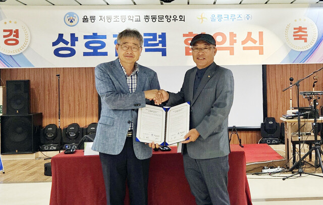 협약서 서명 후 기념촬영