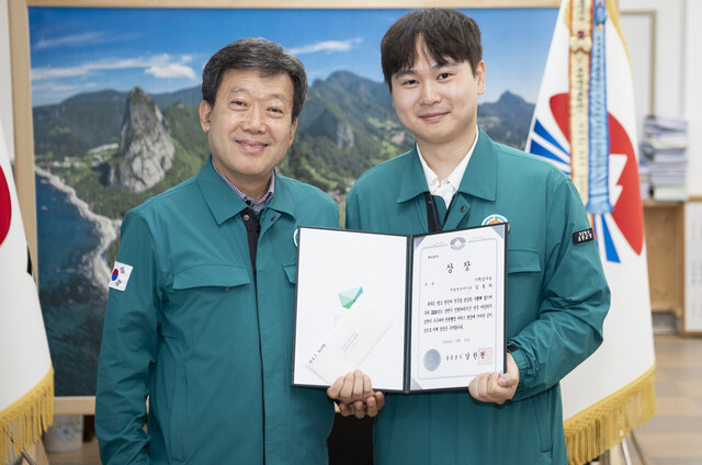 상반기 민원 처리 우수 공무원 김동하 주무관. /울릉군