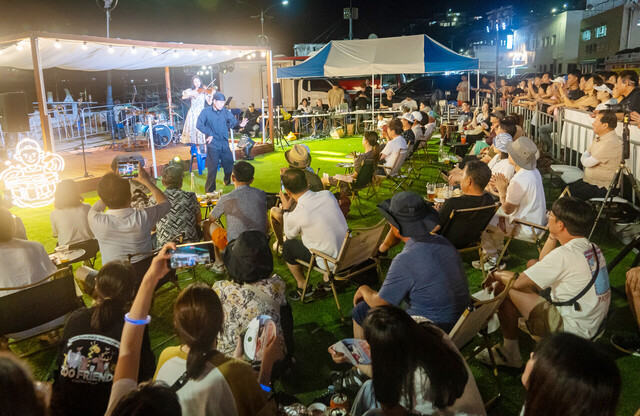 먹을 거리와 즐길거리 볼거리가 제공된 울루랄라 바다포차./울릉군