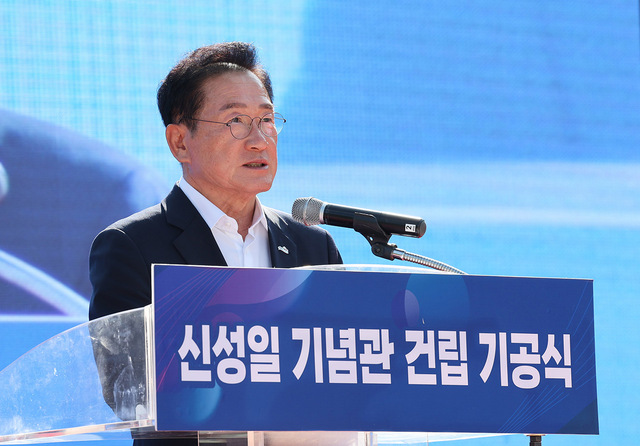 최기문 영천시장이 기념사를 하고 있다.