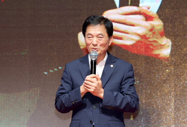 이철호 고령군의회 의장이 인사말을 하고 있다.