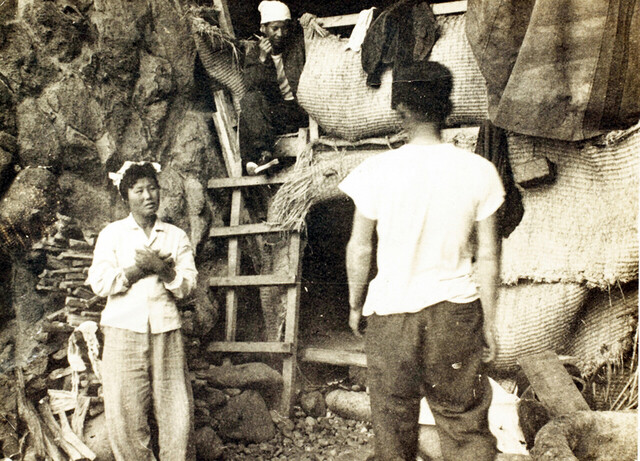 임시속로 사용하던 물골(1950년대 말 독도 서도)./자료사진