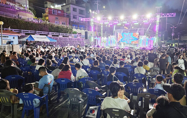 울릉도 오징어축제 축하공연장. /울릉군