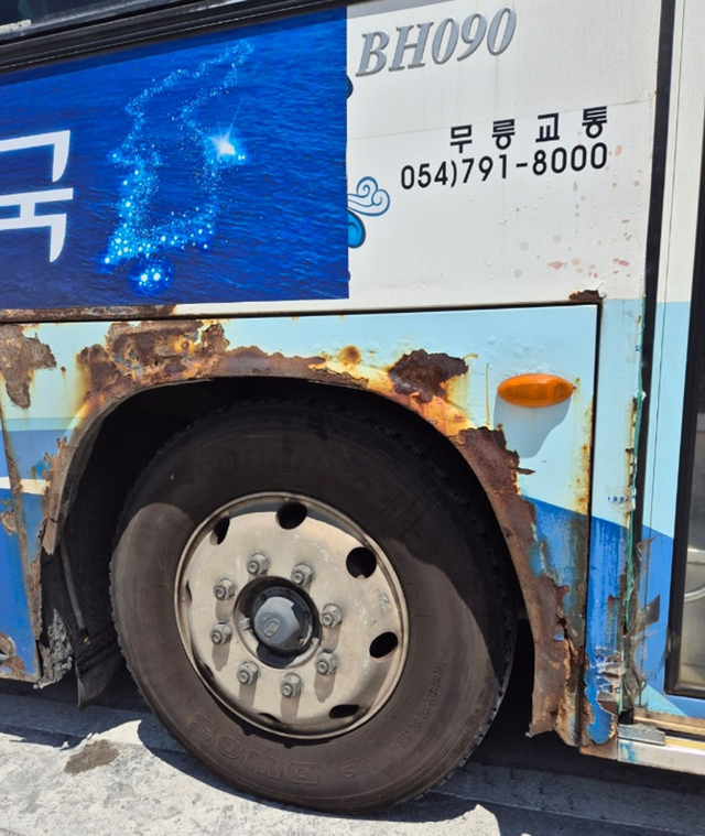 국회 청원에서 첨부된 울릉도 시내버스 사진.