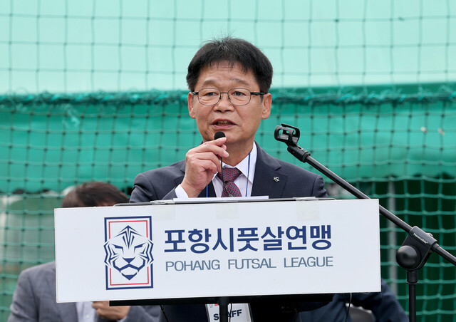 우성경 포항시 풋살연맹 회장이 축사하고 있다.