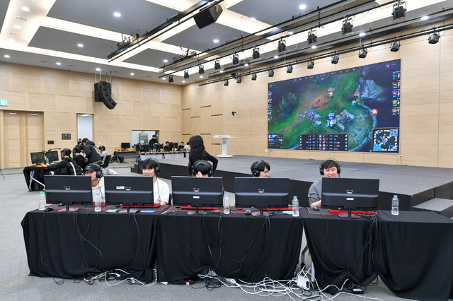 1회 대회 참가선수들이 경합을 벌이는 모습.  /영주시 제공