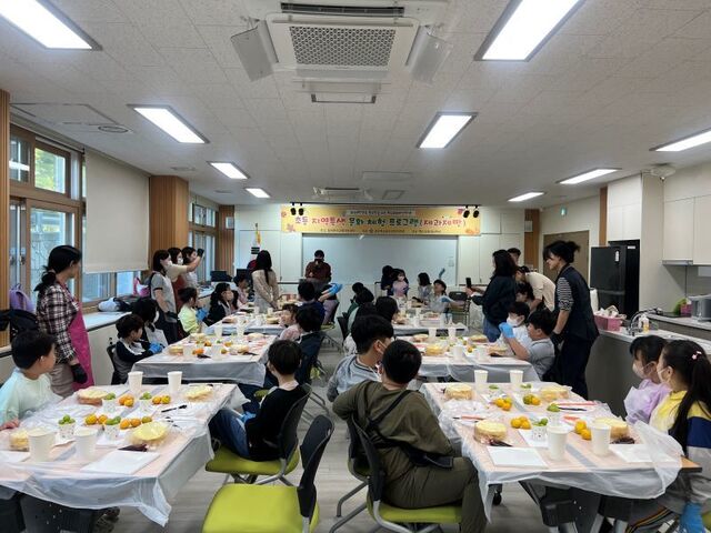 칠곡교육청의 ‘2024 맛있는 이야기 제과제빵 교실 모습. /칠곡교육청제공