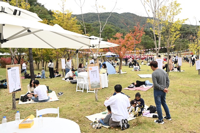 김밥축제장을 찾은 시민들. /김천시제공 
