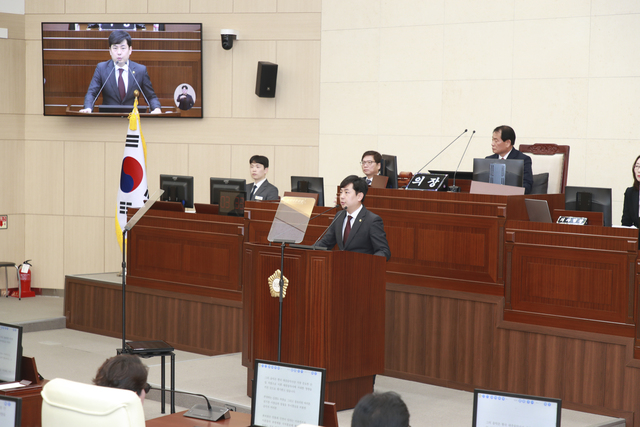 안동시의회 안유안 의원이 지난 30일 열린 ‘제253회 안동시의회 임시회 제2차 본회의’에서 5분 자유발언을 진행하고 있다. /안동시의회 제공