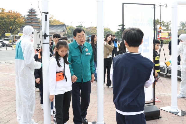 주낙영 경주시장이 2024 월성 방사능방재 합동훈련을 하고 있다. /경주시제공