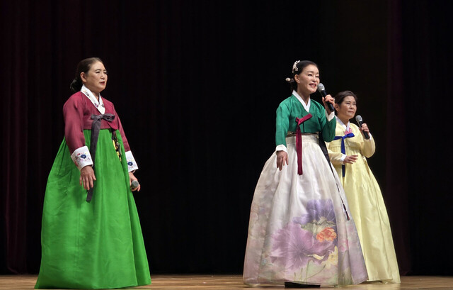 강남국악예술공연단 공연장면. /울릉문화원