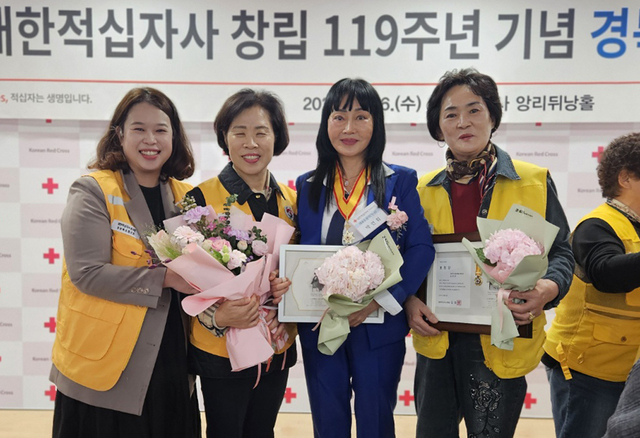 울릉도 적집자 회원들과 함게 기념촬영. 
