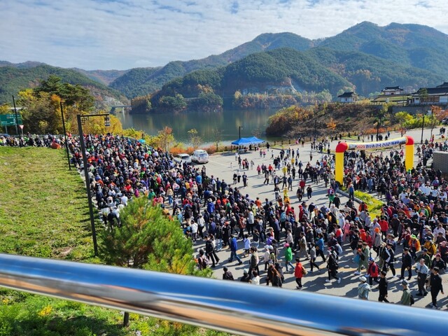 출발장을 빠져나가는 인파. /영주시체육회 제공