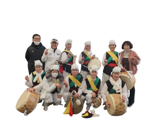 대해시장 축제에 초대된 해도동 주민 풍물팀.