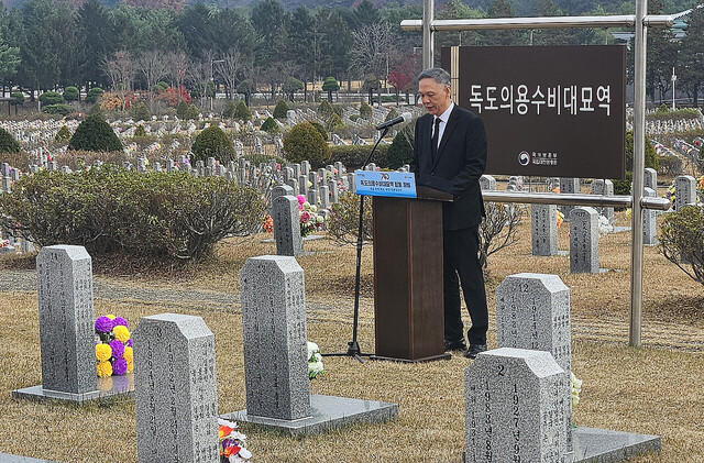 최완근 기념사업회장이 영령들에게 올리는 추모사./김두한 기자 