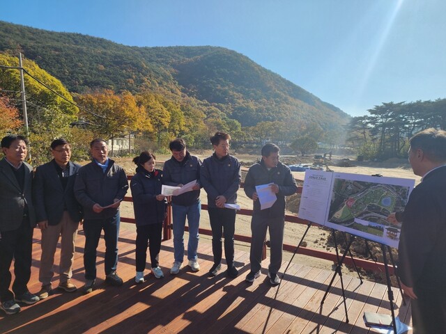 사진 : 포항시의회 건설도시위원회, 내연산보경사시립공원 자연학습장 조성사업 현장 방문 모습 / 포항시의회 제공