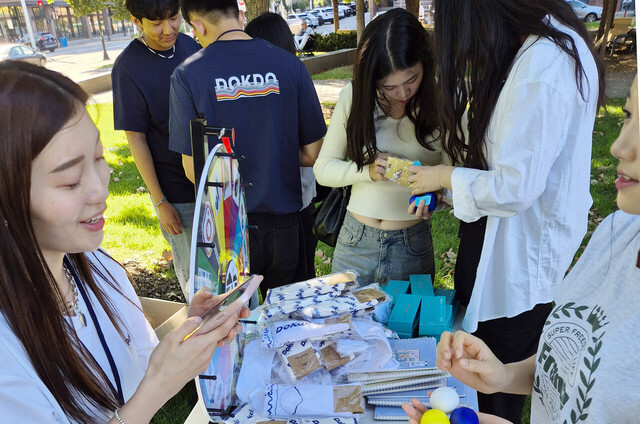  1호 독도 영웅인 미국 미네소타 대학교 독도동아리 kid학생들의 외국 상대 독도퀴즈./독도사랑운동본부