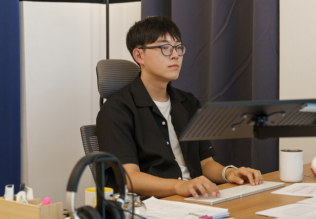 ‘가라앉는 마음’을 쓴 소설가 홍기훈.