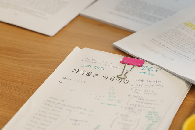 홍기훈의 소설은 오랜 시간의 퇴고와 교열 과정을 거쳤다. /(주)파동 제공
