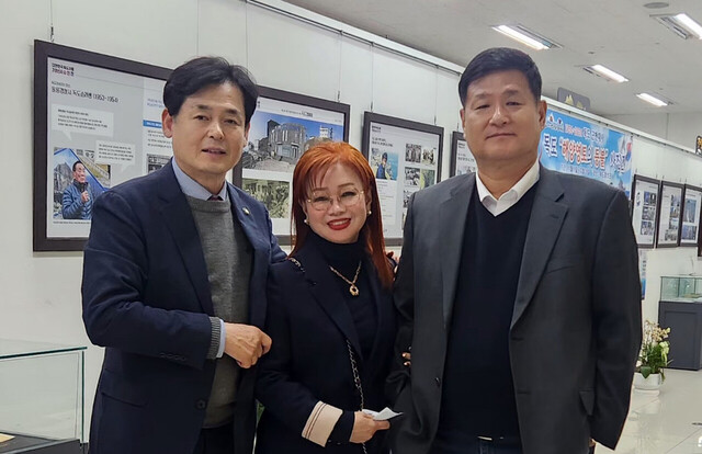 길종성회장이 독도홍보관을 방문한 필리핀 이반젤린 판타나오 킴과 국제봉사단 김성한단장(우측)과 기념촬영./독도사랑회