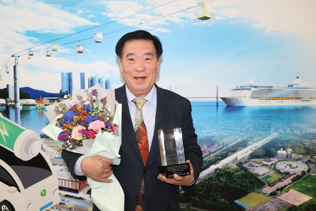 사진 : 이재진 시의원이 '경상북도의정봉사대상’을 수상했다. /포항시의회 제공