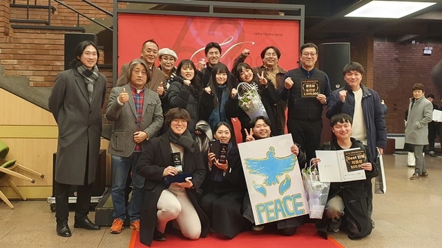 ‘베스트작품상’과 ‘한미약품 창조와 도전상’을 수상한 연극저항집단 백치들. /대구연극협회 제공