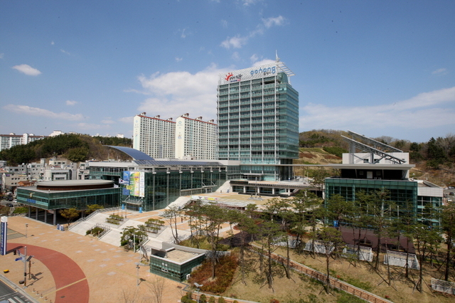 사진 : 포항시청사 전경. /포항시 제공