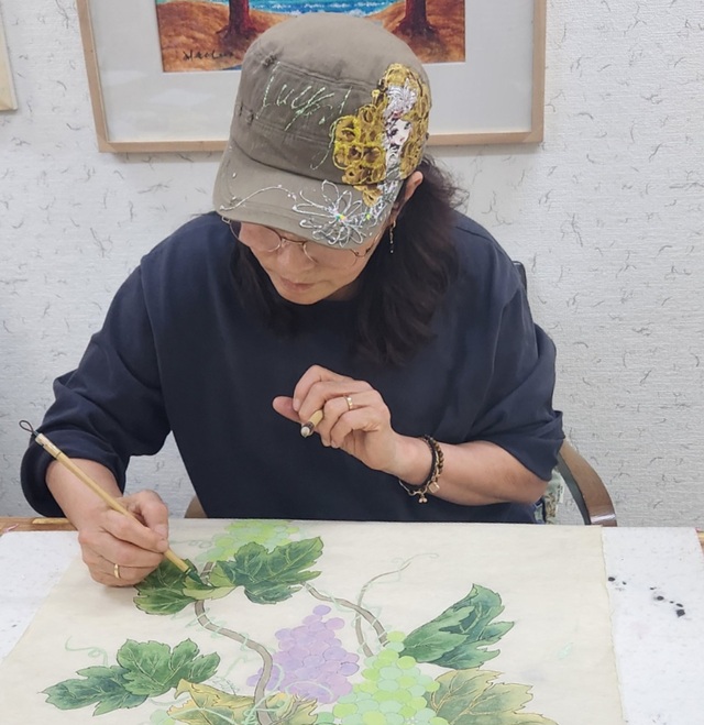 민화를 그리는 野乙 김지희 시인./김지희 시인제공