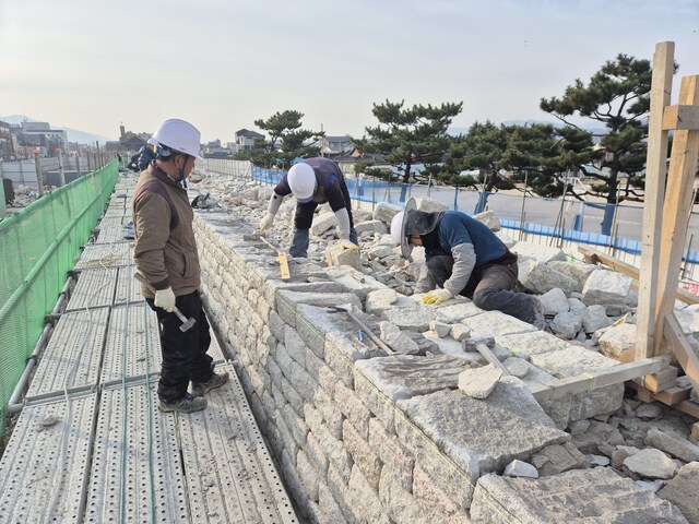 경주읍성 복원 현장 모습. /경주시제공
