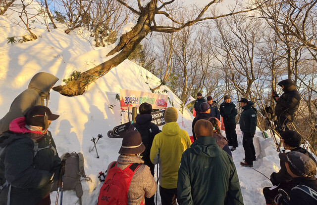 2025년 시산제에 많은 산악인들이 참가했다. /울릉산악회 제공