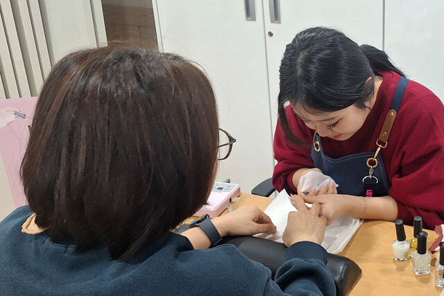 네일 아트 봉사활동. /동광교회