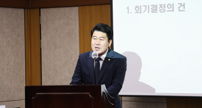 청도군의화 박성곤 의원이 5분 자유발언을 하고 있다.                                            /청도군의회 제공