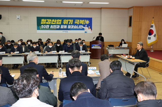 포항시는 10일 이강덕 포항시장 주재로 포항철강산업단지 관리공단 대회의실에서 확대간부회의를 개최했다. /포항시청 제공
