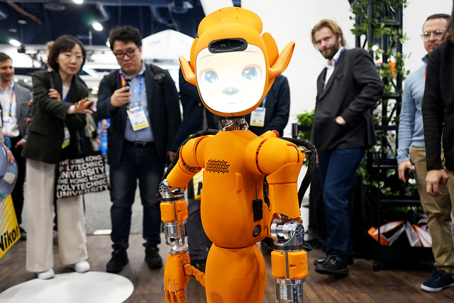 지난 7~10일 열린 세계 최대 IT·가전 전시회인 CES 2025에서 선보인 ‘미로카이’ 로봇.  /연합뉴스
