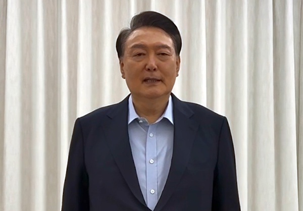 윤석열 대통령이 15일 공수처 출석 관련 대국민 담화를 하고 있다/연합뉴스