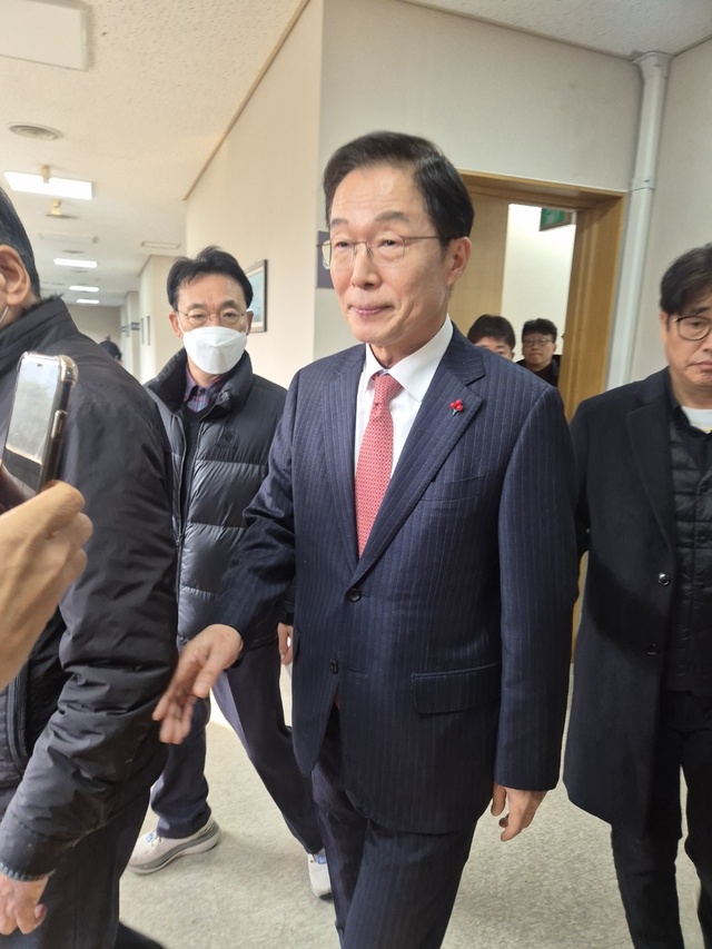 임종식 교육감이 1심 선고후 법정에서 나오고 있다. /이시라기자