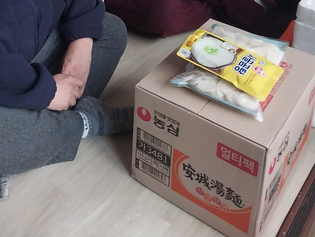 박 부장이 전달한 식료품./독자제공