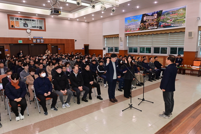 봉화군 공무원 청렴실천 결의대회에서 직원대표의 선서문 낭독을 하고 있다. /봉화군 제공