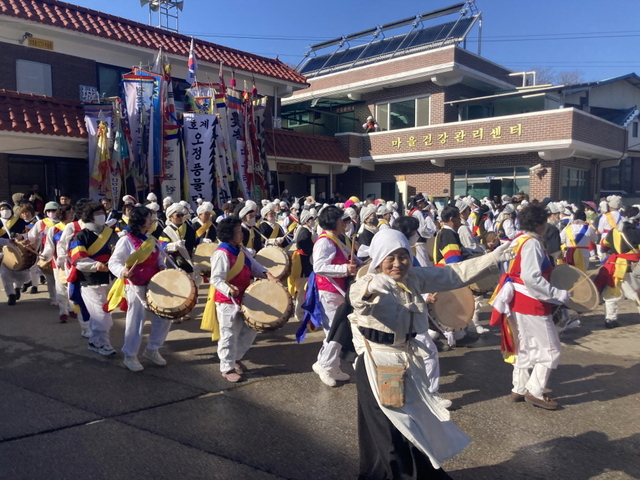 모산굴 기세배에 참가한 12개 풍물단. /문경시 제공