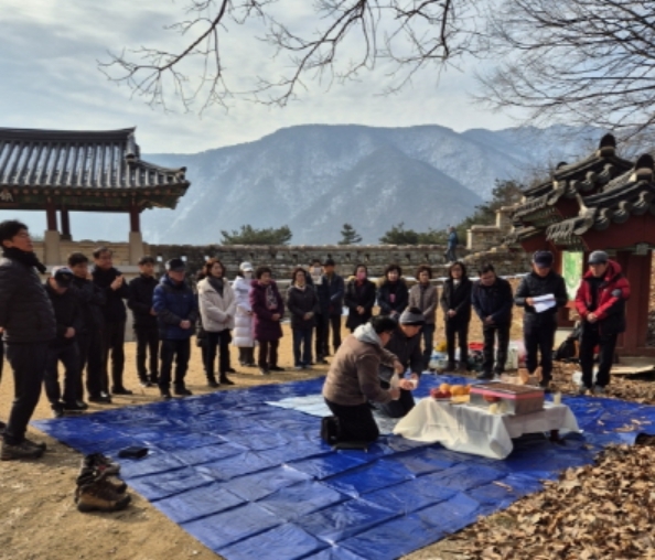 문경시 점촌2동산악회 시산제 개최 모습. /문경시 제공
