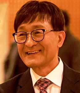 본지에 ‘명품 노거수와 숲 탐방’을 연재하고 있는 장은재 작가.