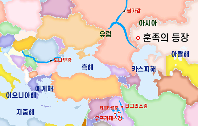 볼가강을 사이에 두고 유럽과 아시아로 나뉜다. 중국 한무제에 의해 쫓겨난 흉노족의 후예 훈족이 200여 년이 흐른 4세기 중반 카스피해 북쪽에 나타나면서 유럽을 공포의 도가니로 몰아넣기 시작하였다. 이때부터 게르만족의 대이동이 시작된다.  /일러스트 박진서