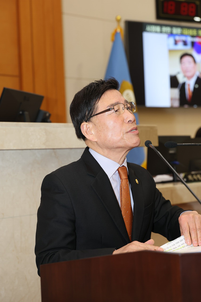 시정질문하고 있는 김성조 포항시의원 /포항시의회 제공