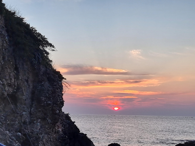 섬향나무에서 바라본 일출.