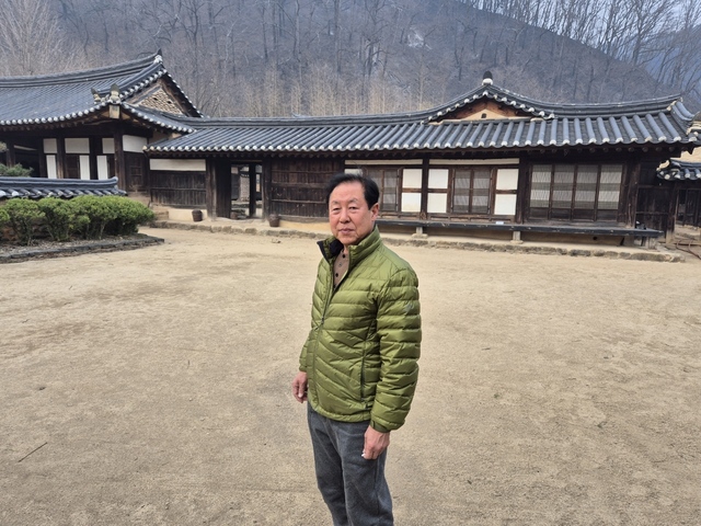 송고고택 장주 심재호씨. /김종철기자