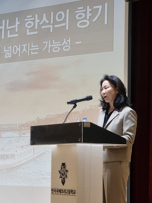 정주희 회장이 한식의 중요성에 대해 설명하고 있다. /이호철 시민기자