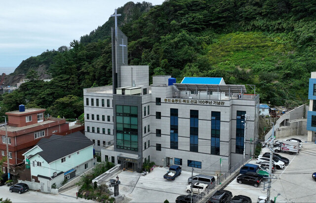 울릉도 선교100주년 기념관 및 기념교회 전경./동광교화