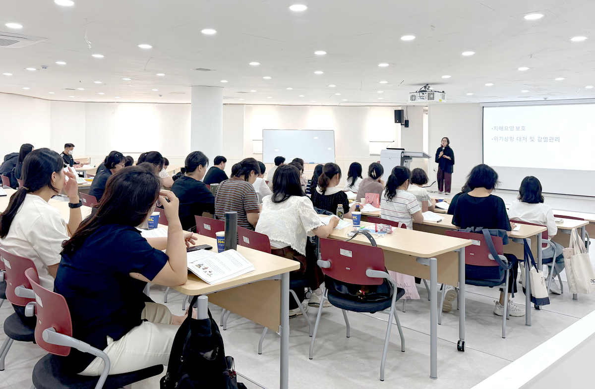 포항대 요양교육원, 전문 요양보호사 과정 수료...50시간 실무 교육 마무... - 뉴스 썸네일 이미지